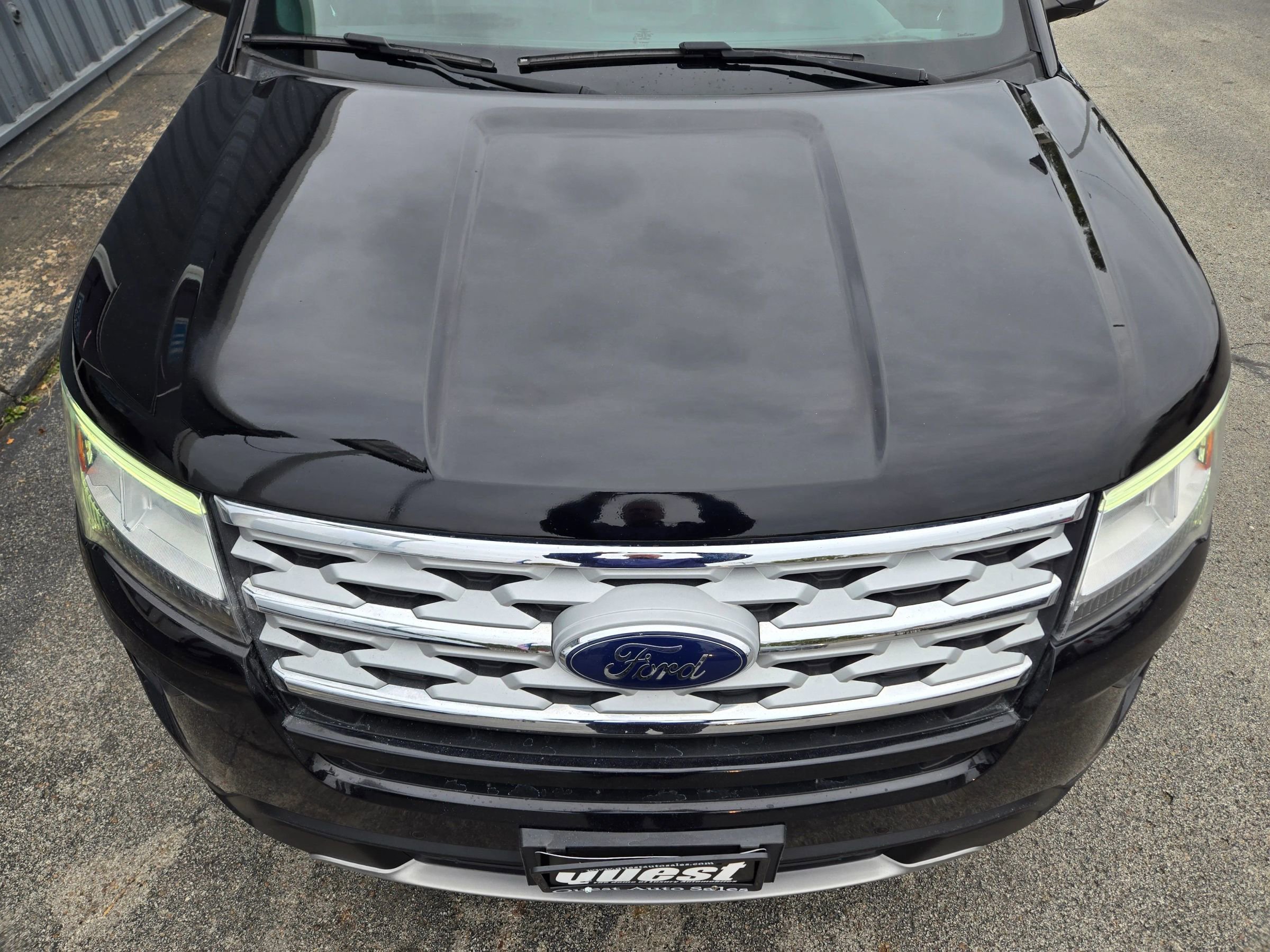 Used 2019 Ford Explorer XLT w/ Equipment Group 202A AWD/4WD image 19