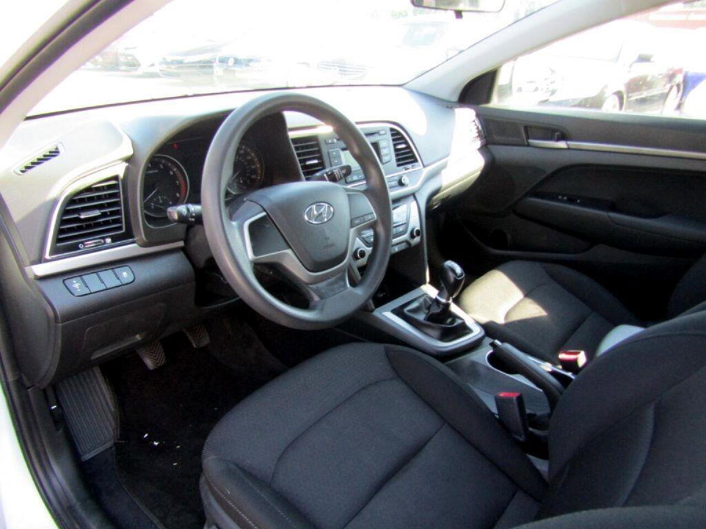 Used 2018 Hyundai Elantra SE image 24