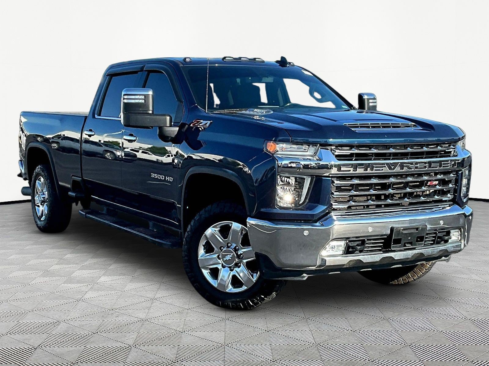 Used 2020 Chevrolet Silverado 3500 LTZ w/ LTZ Plus Package AWD/4WD image 3