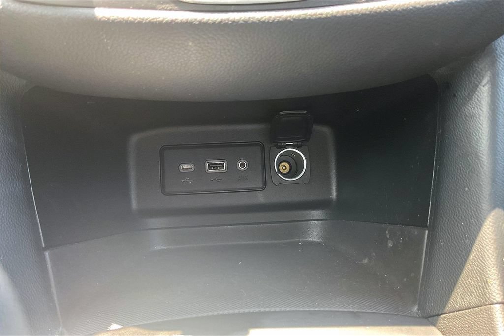 Used 2021 Chevrolet Equinox LT w/ Driver Convenience Package FWD image 16