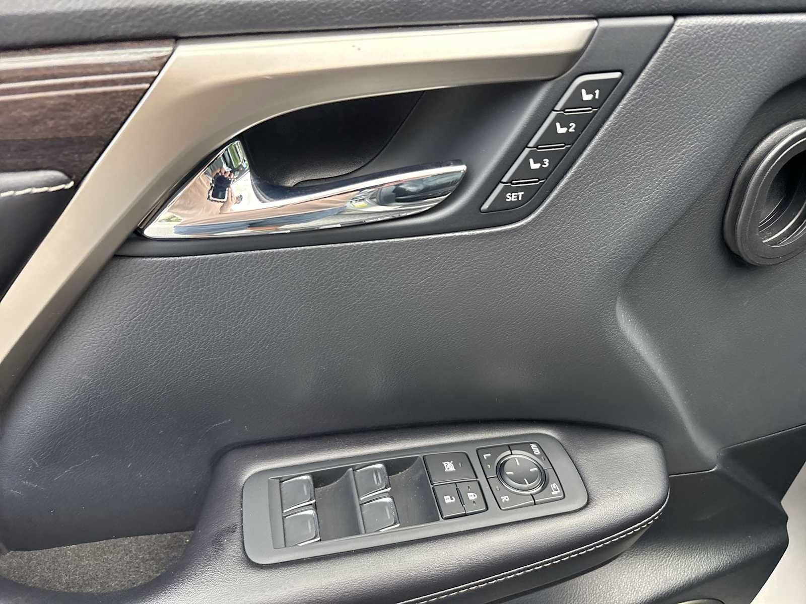 Used 2020 Lexus RX 350L Luxury w/ Cold Weather Package (CT) FWD image 24