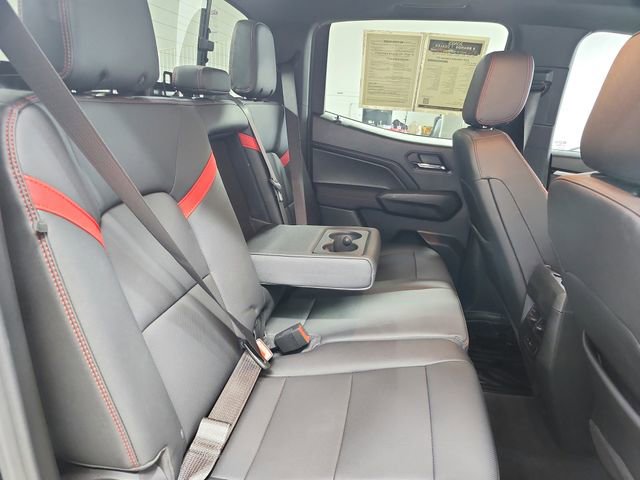 Used 2025 Chevrolet Colorado Z71 w/ Technology Package AWD/4WD image 46