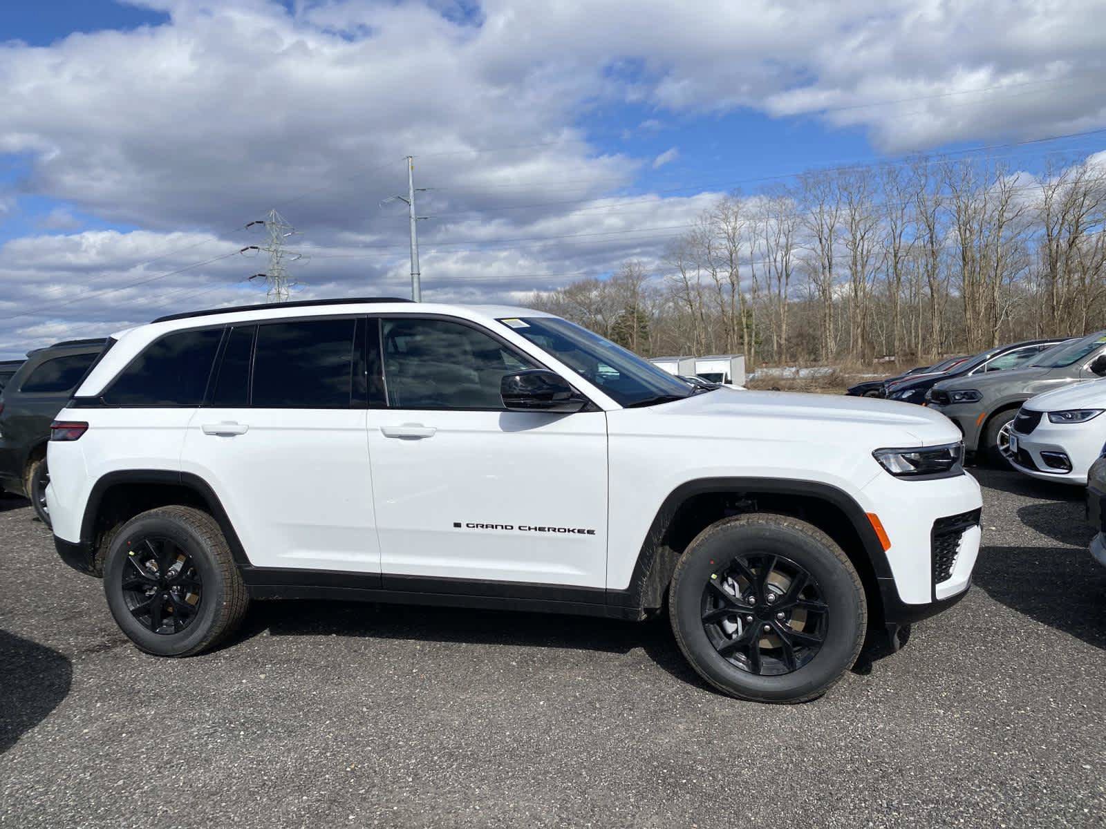 New 2026 Jeep Grand Cherokee Altitude AWD/4WD image 2