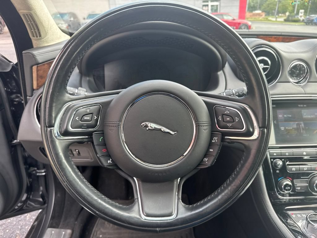 Used 2017 Jaguar XJ L Portfolio AWD/4WD image 36