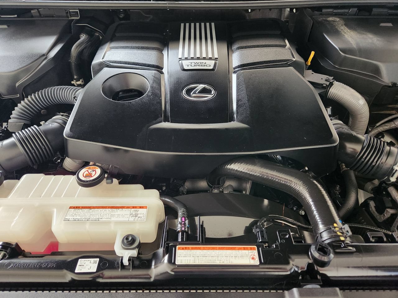 Used 2023 Lexus LX 600 4WD w/ Luxury Package image 31