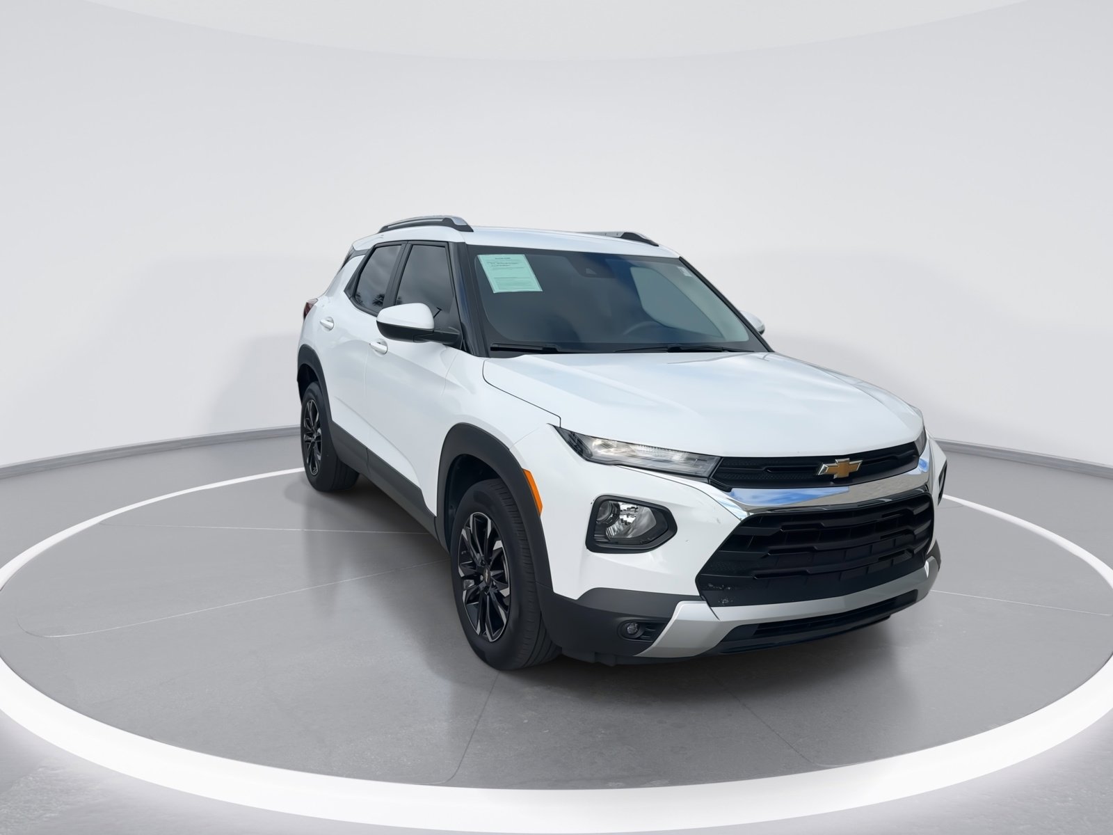 Used 2023 Chevrolet TrailBlazer LT image 2