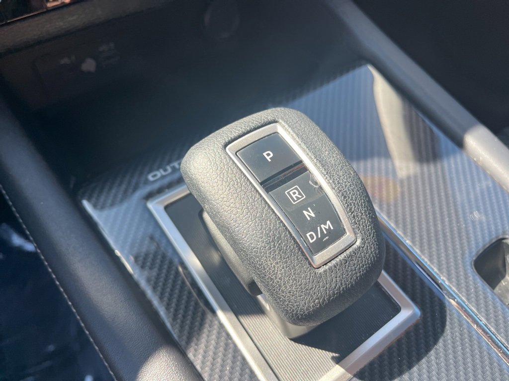 Used 2024 Mitsubishi Outlander ES image 15