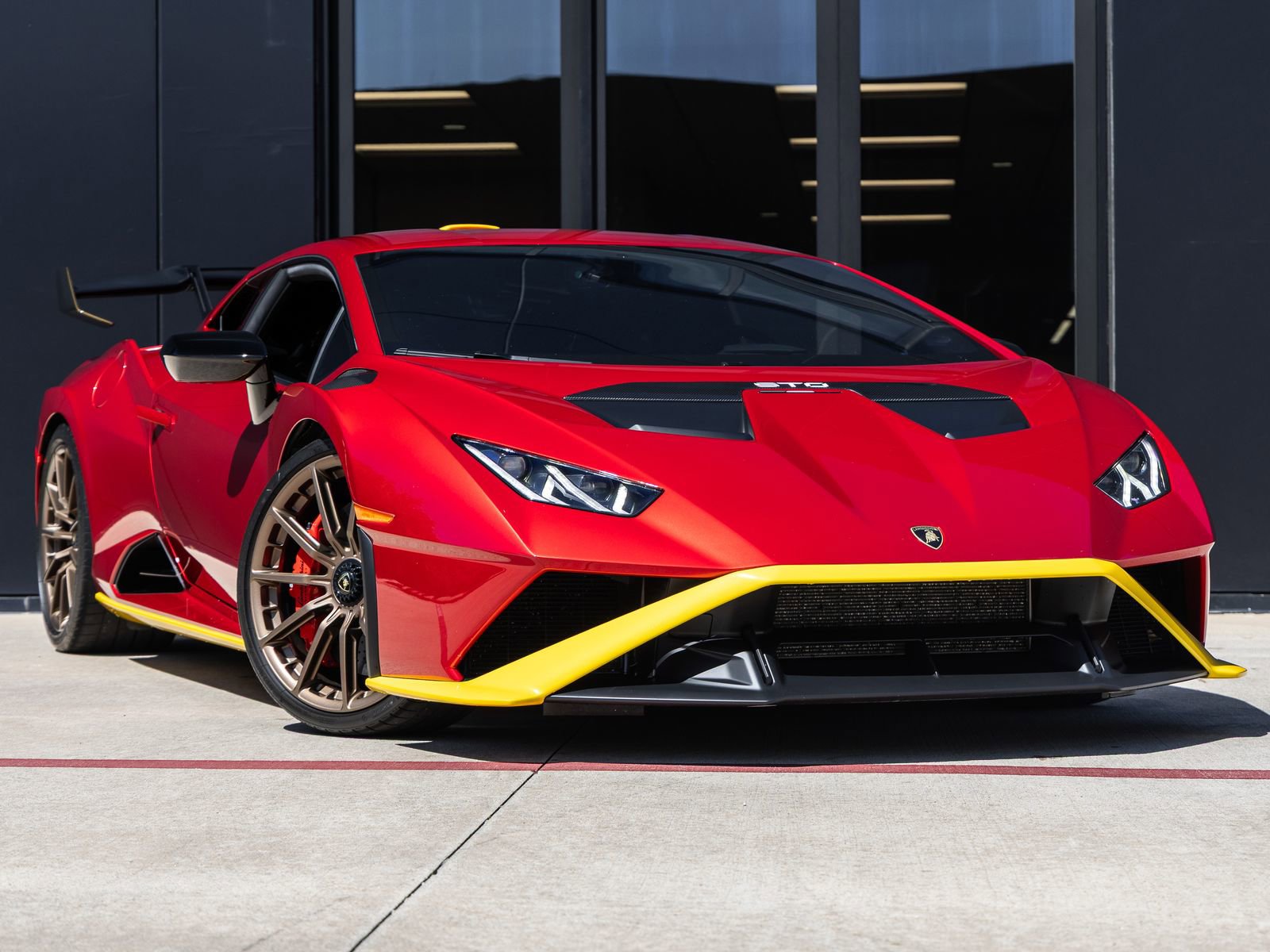 Used 2022 Lamborghini Huracan STO image 2