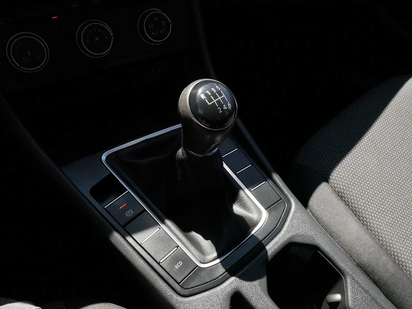 Certified 2020 Volkswagen Jetta S FWD image 24