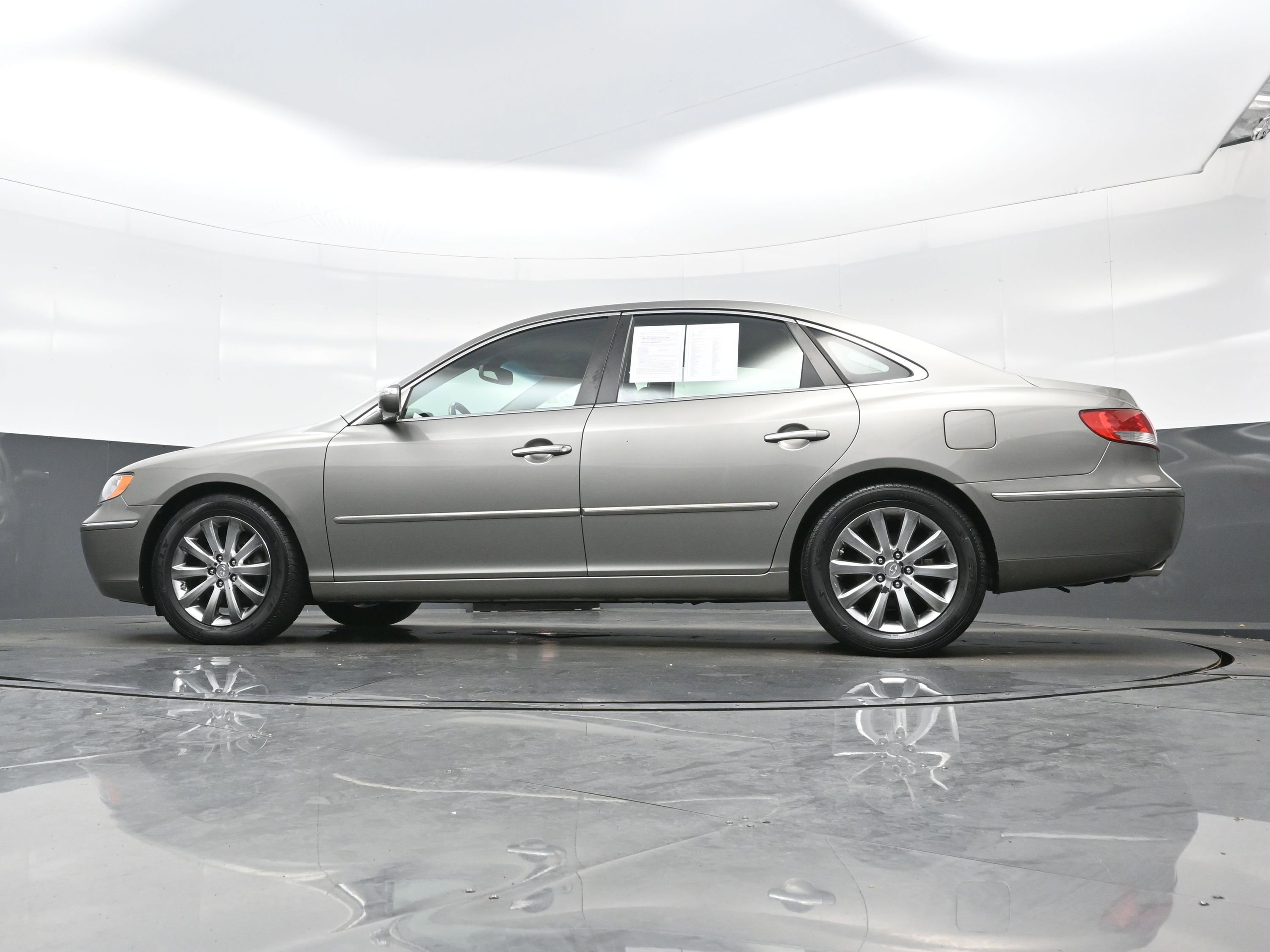 Used 2009 Hyundai Azera Limited w/ Ultimate Navigation Pkg 4 FWD image 26