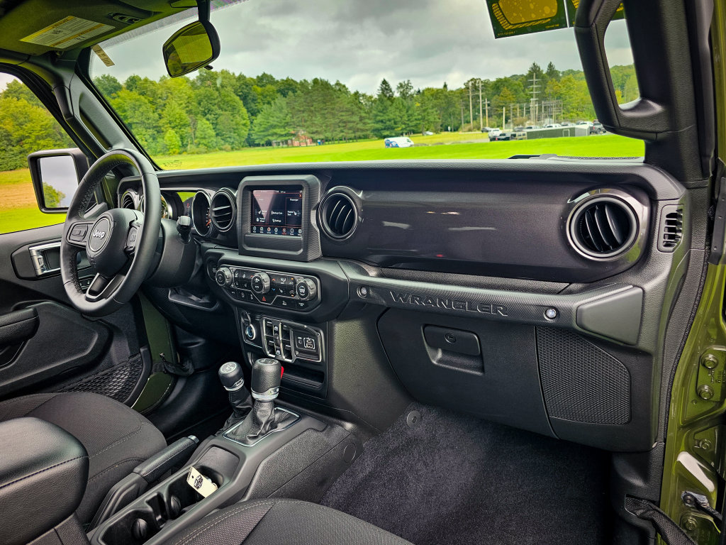 Used 2022 Jeep Wrangler Unlimited Sport AWD/4WD image 37