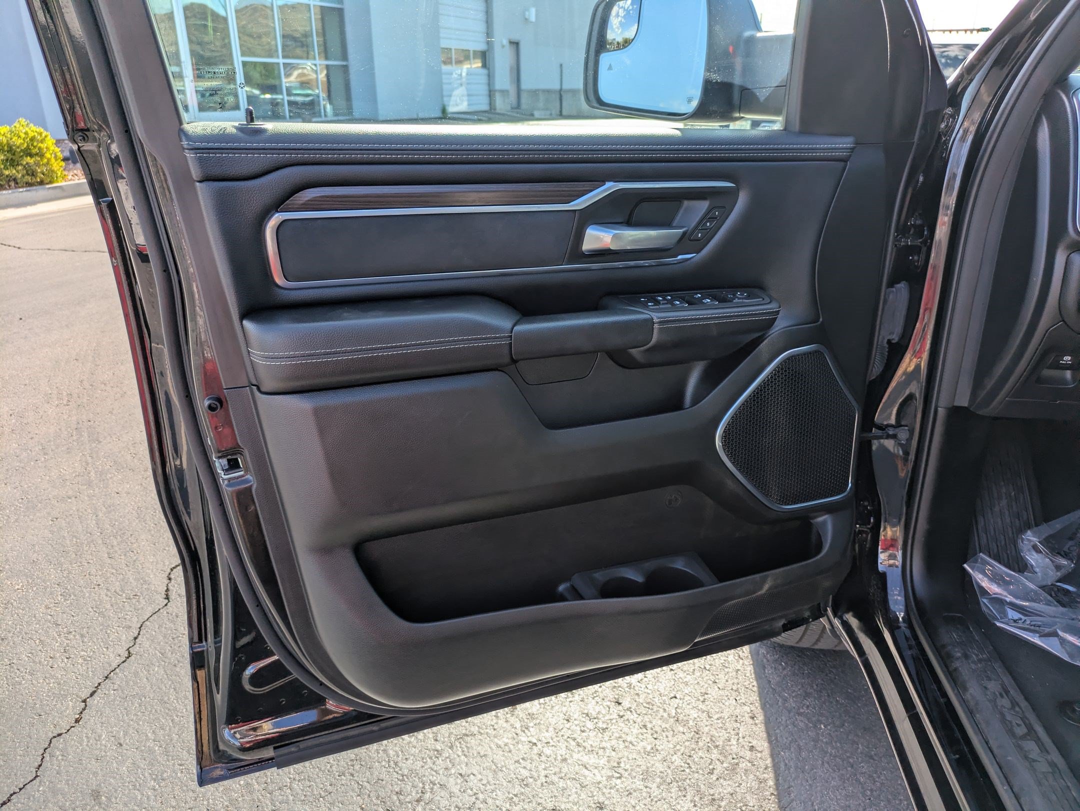 Used 2025 RAM 1500 Laramie w/ Sport Appearance Package AWD/4WD image 12