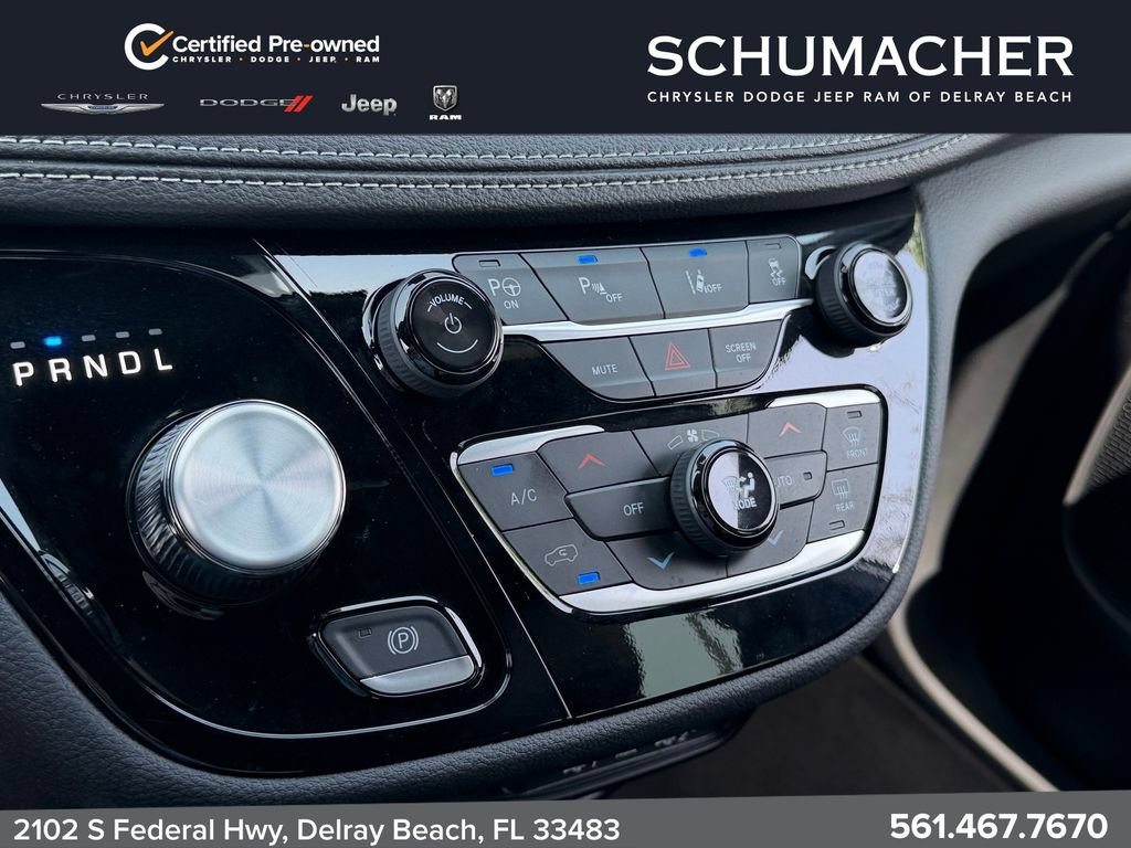 Used 2025 Chrysler Pacifica Select FWD image 23