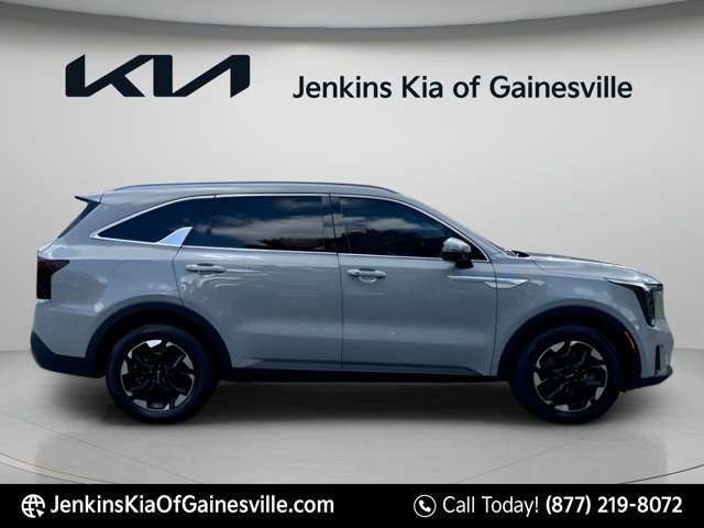 Used 2024 Kia Sorento S FWD image 2