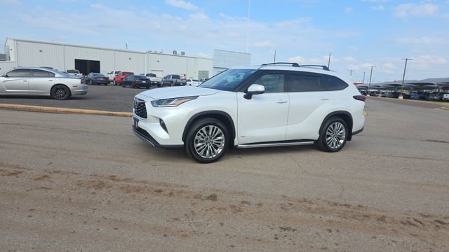 Used 2026 Toyota Highlander Platinum AWD/4WD image 2