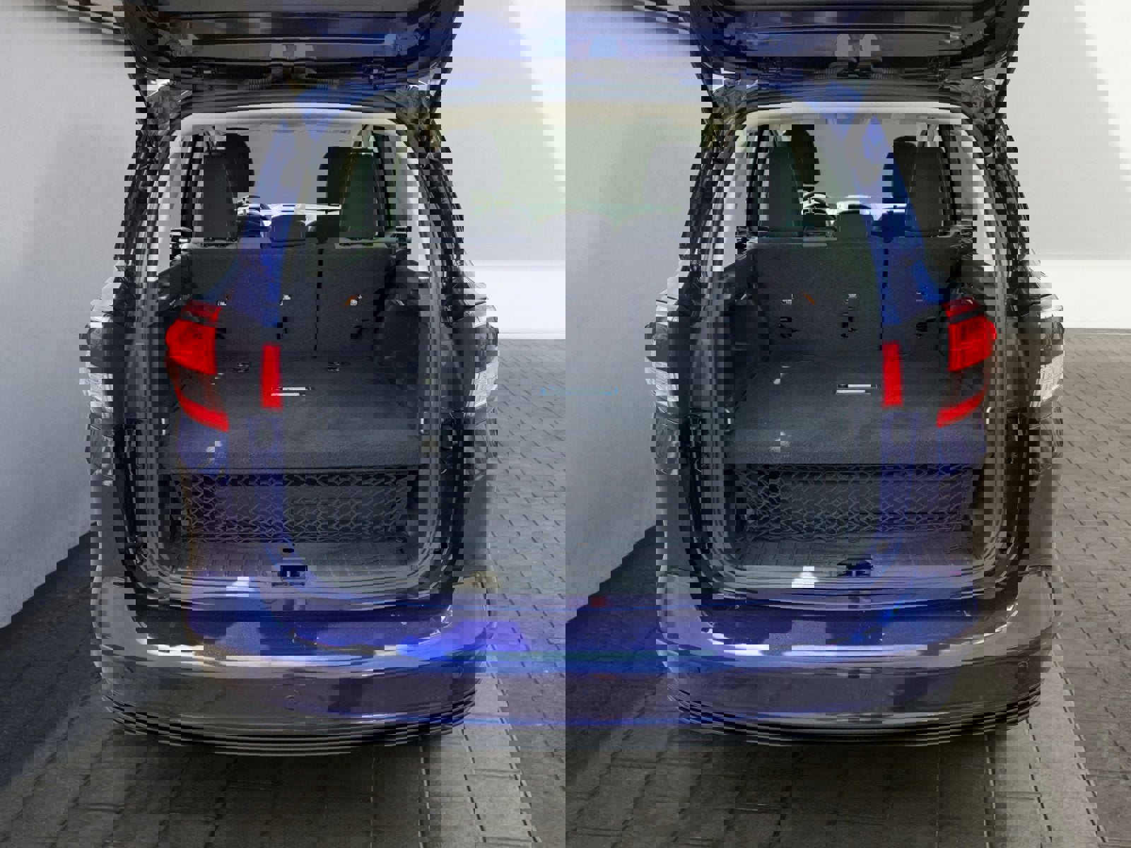 Used 2017 Ford C-MAX Energi SE w/ Equipment Group 401A FWD image 25