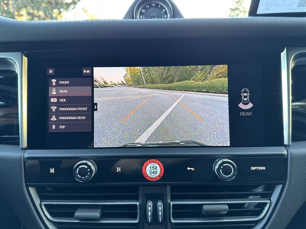 Certified 2025 Porsche Macan image 13