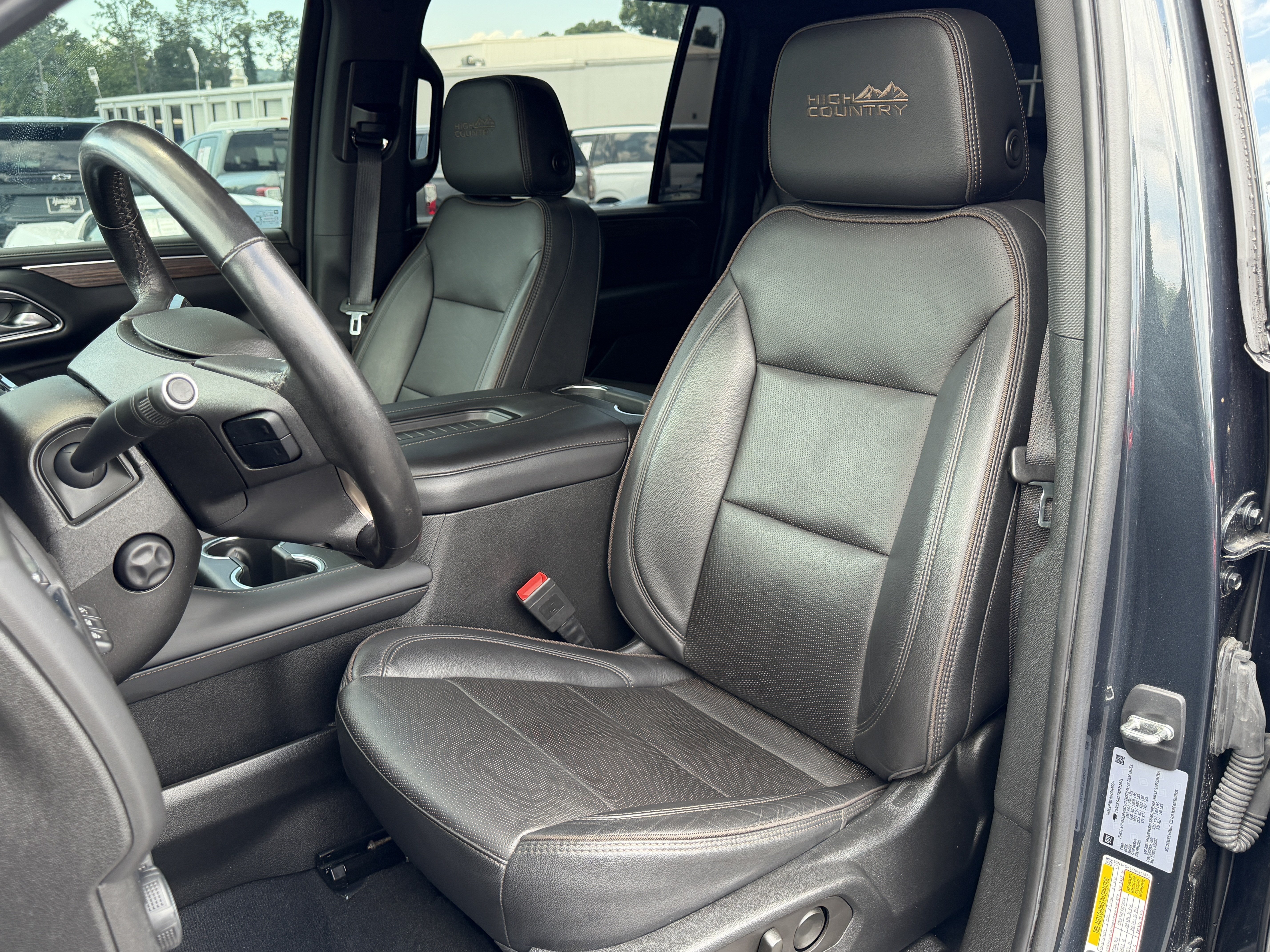 Used 2022 Chevrolet Suburban High Country AWD/4WD image 16
