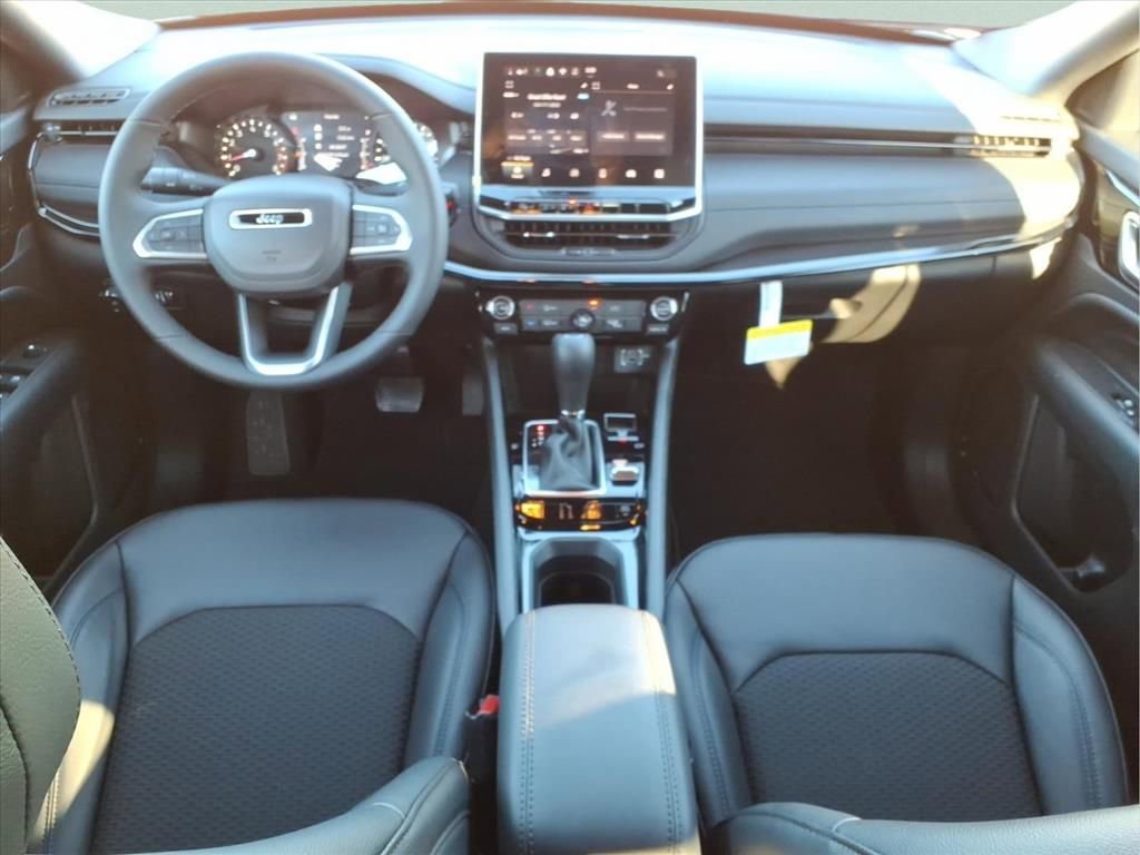 New 2026 Jeep Compass Latitude image 12