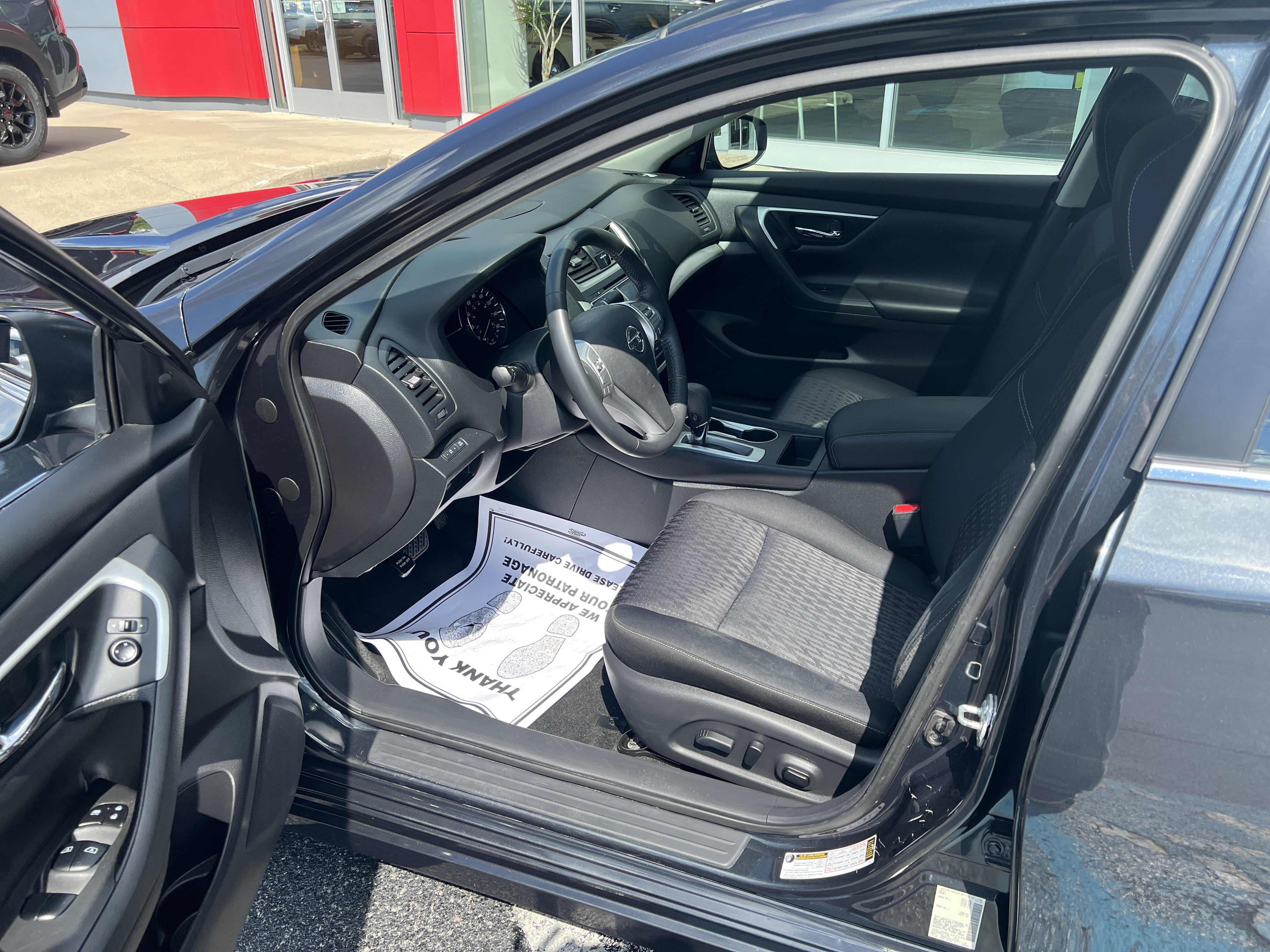 Used 2016 Nissan Altima 2.5 SV w/ Convenience Package FWD image 2