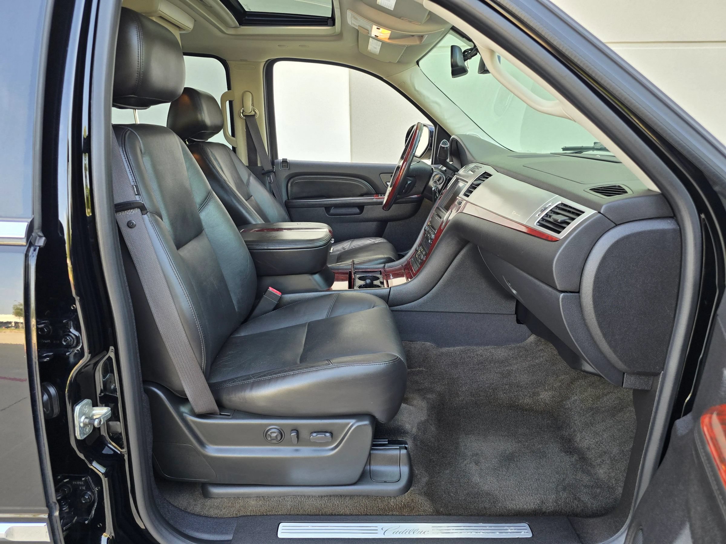 Used 2010 Cadillac Escalade EXT Luxury AWD/4WD image 22