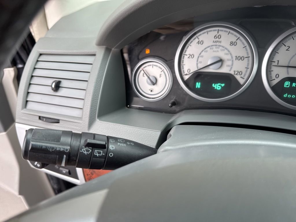 Used 2008 Chrysler Town & Country Touring image 13