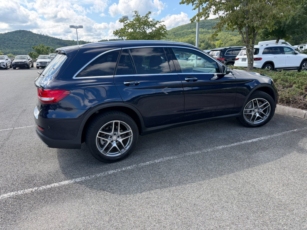 Used 2016 Mercedes-Benz GLC 300 4MATIC image 2