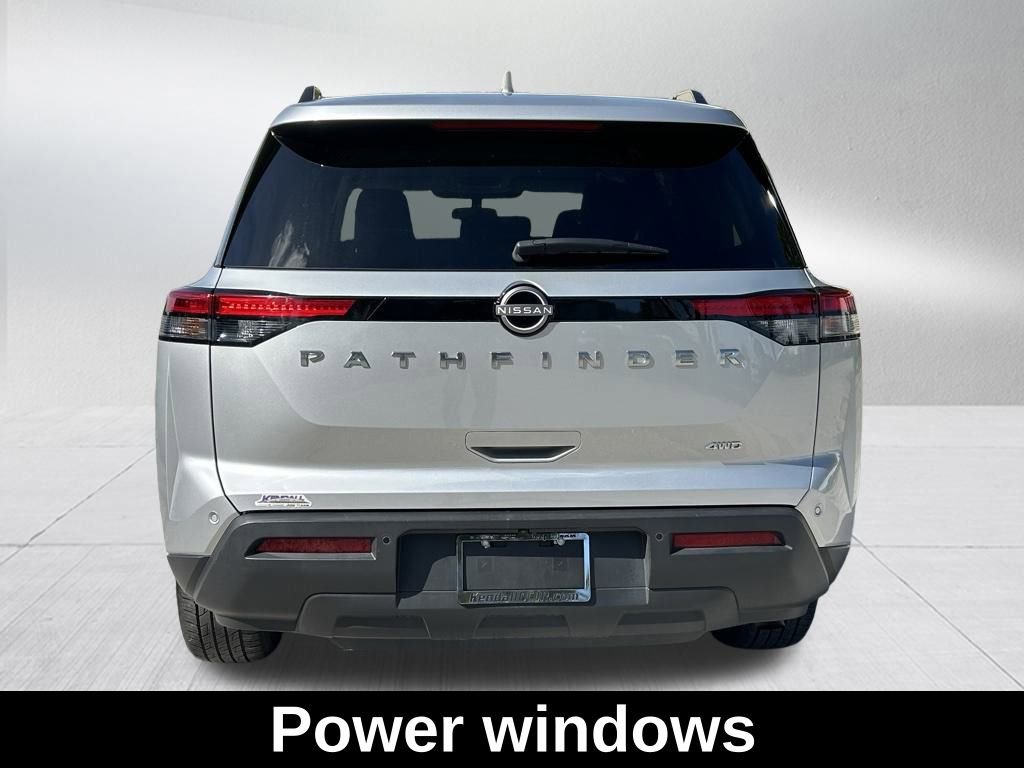 Used 2025 Nissan Pathfinder SV image 7