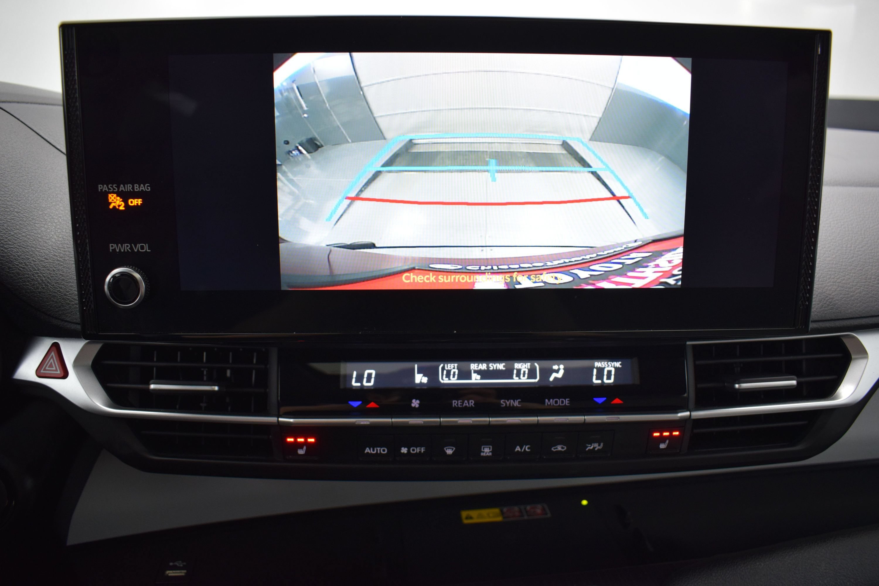 Used 2025 Toyota Sienna XLE FWD image 18
