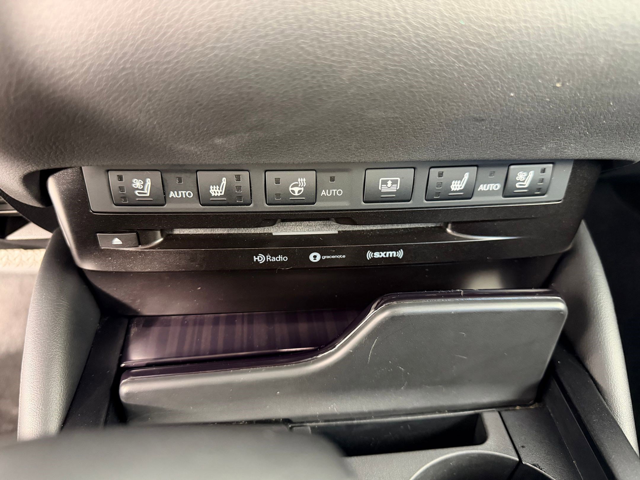 Used 2020 Lexus ES 300h w/ Luxury Package FWD image 21