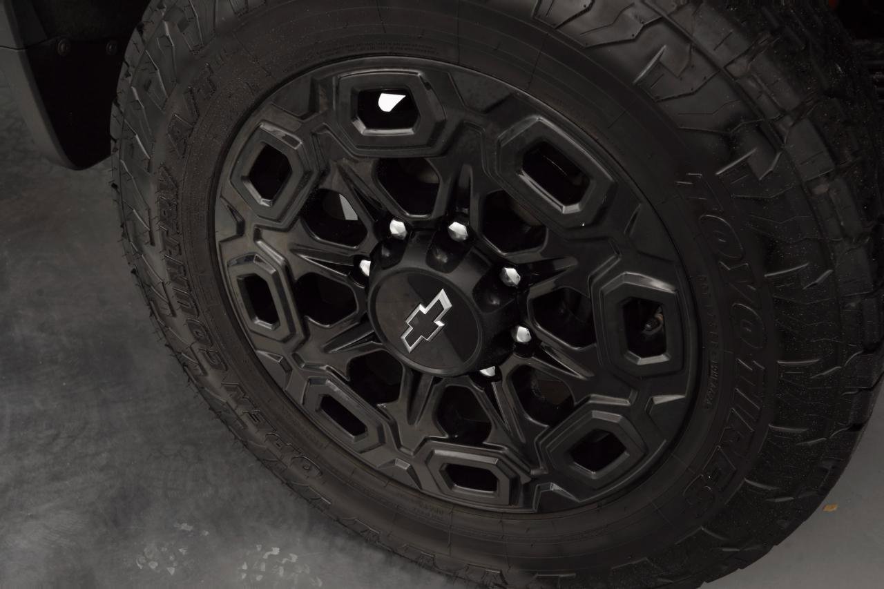 Used 2022 Chevrolet Silverado 2500 LT w/ Midnight Edition AWD/4WD image 9