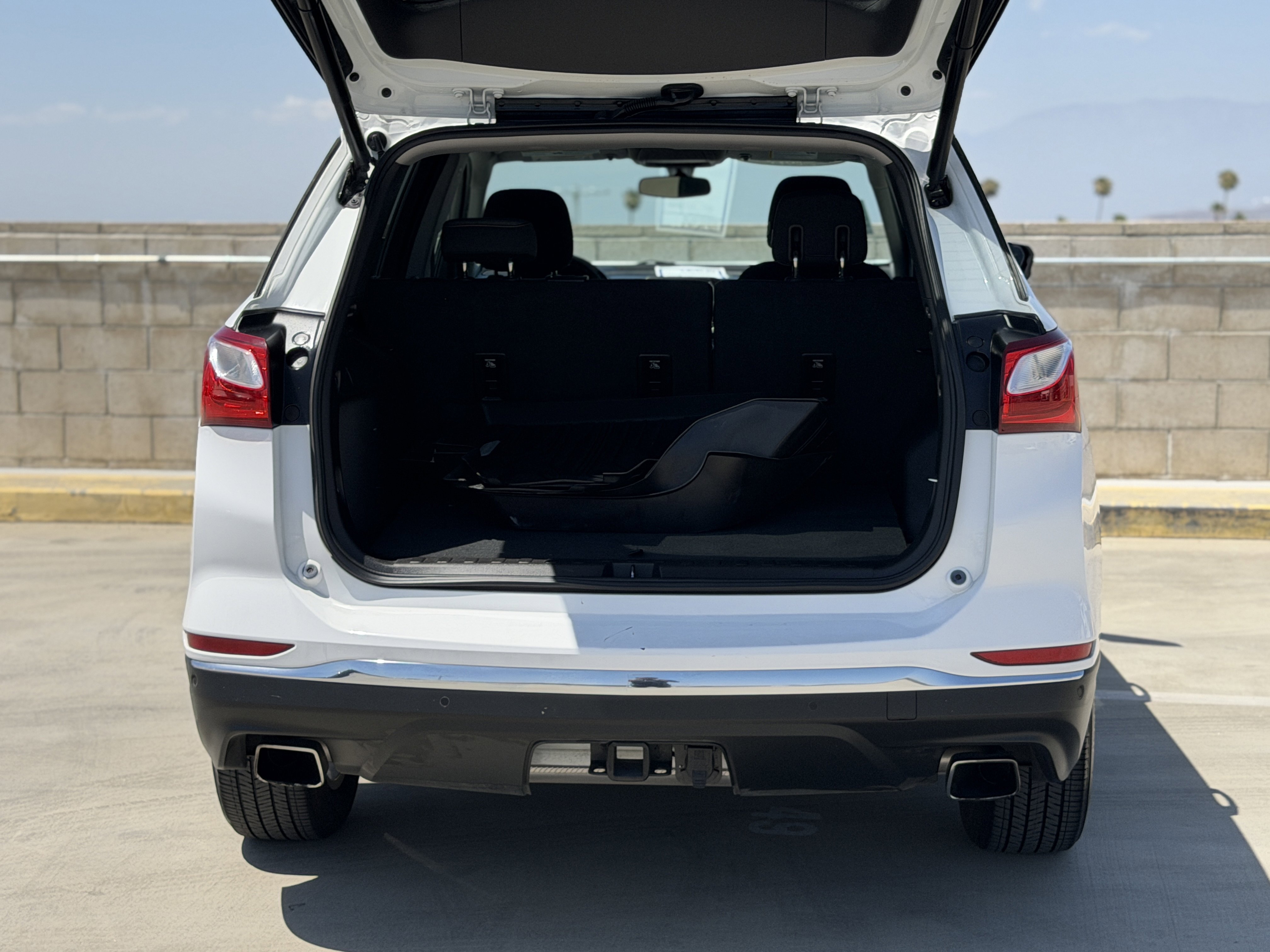 Used 2018 Chevrolet Equinox LT FWD image 12