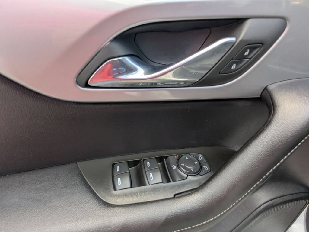Used 2025 Chevrolet Blazer LT FWD image 13
