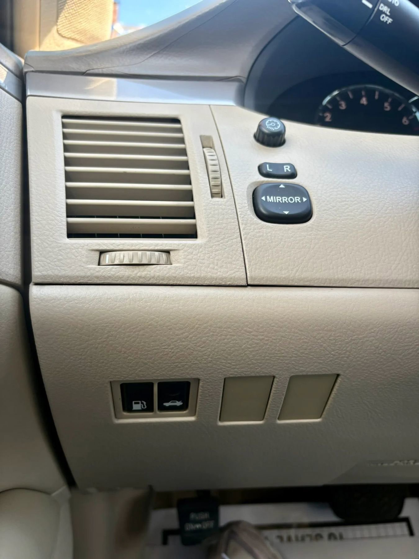 Used 2006 Toyota Avalon XLS FWD image 31