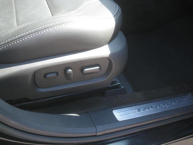 Used 2013 Ford Taurus Limited image 22
