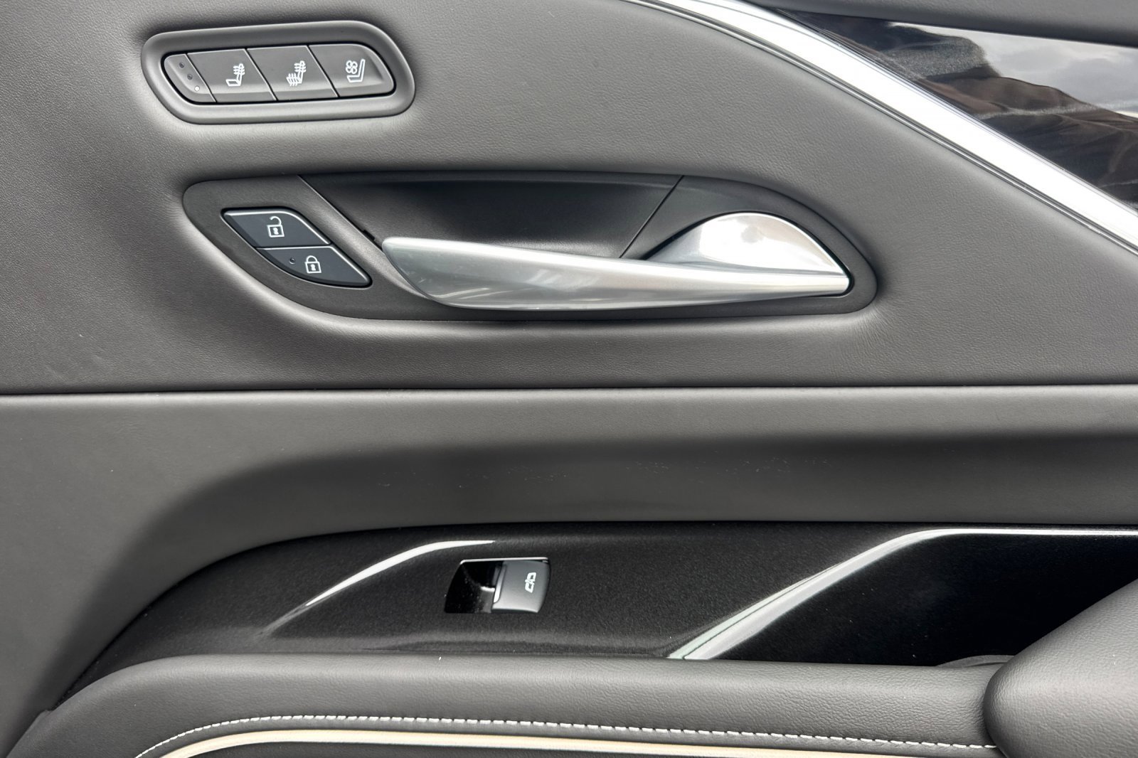 Certified 2024 Cadillac Escalade V w/ Heavy-Duty Trailer Package image 21