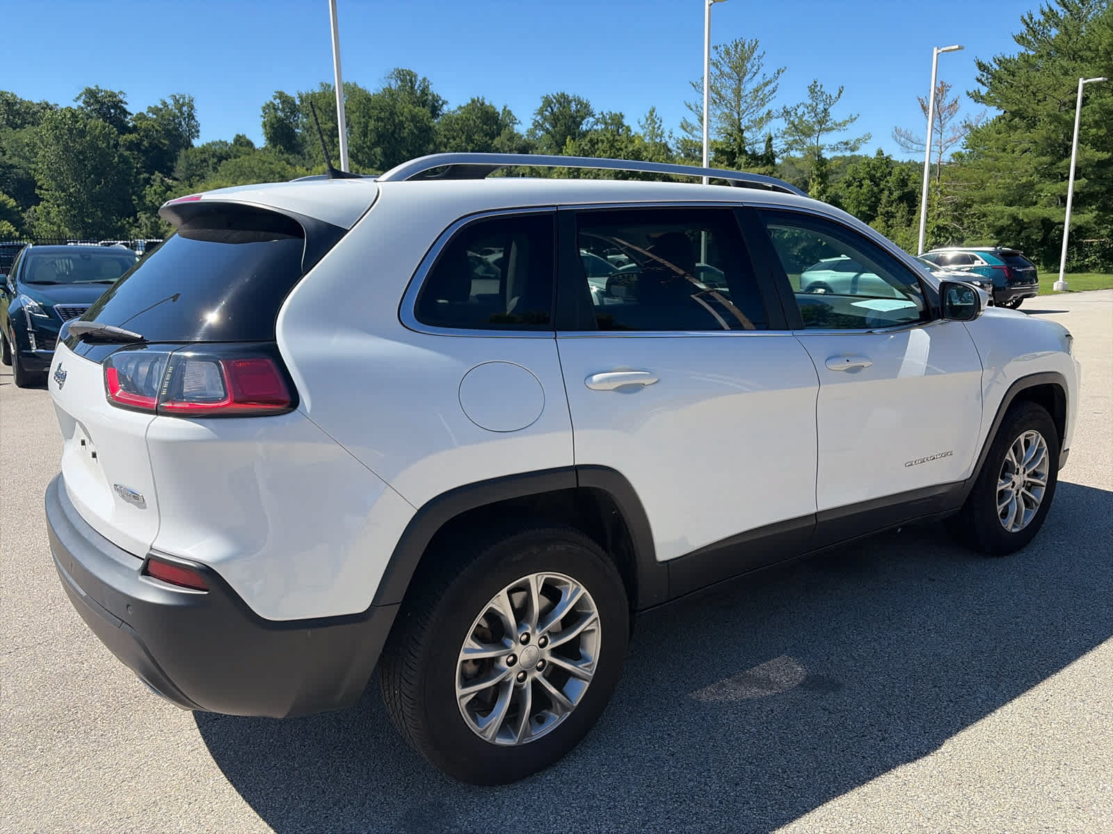 Used 2021 Jeep Cherokee Latitude Lux w/ Sun & Sound Group AWD/4WD image 4