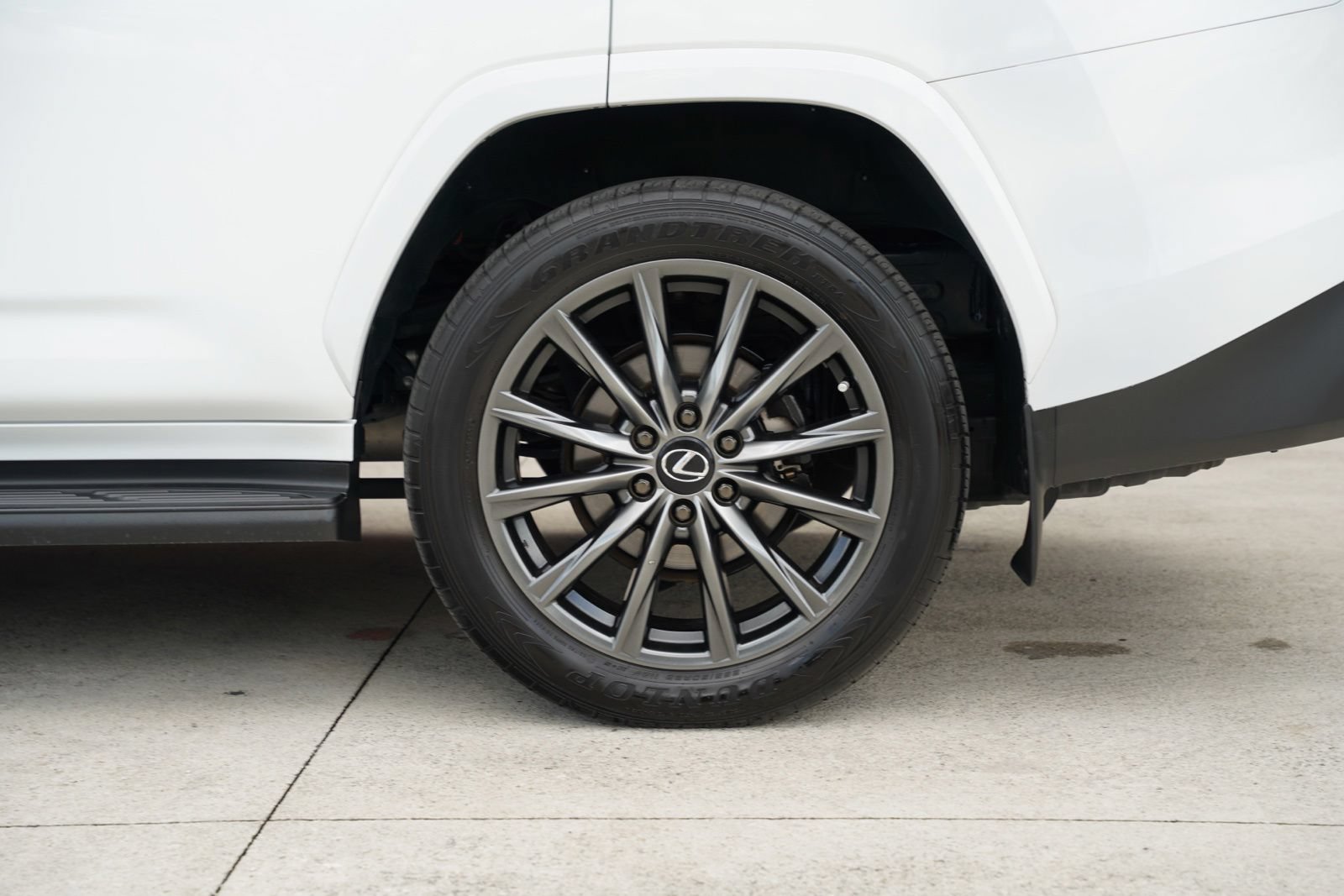 Used 2024 Lexus LX 600 F Sport AWD/4WD image 12