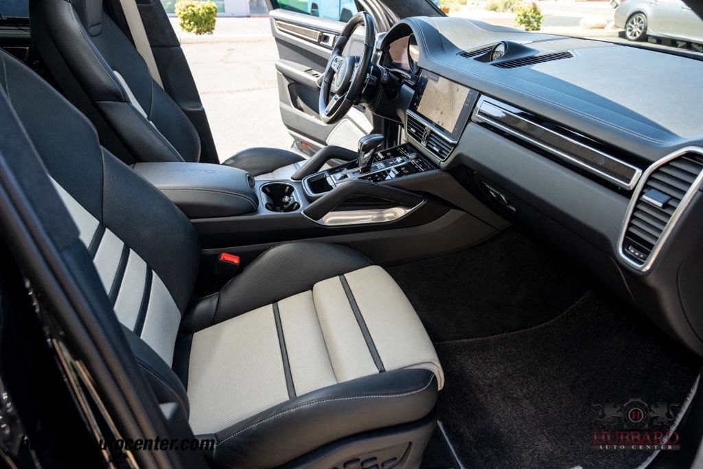 Used 2023 Porsche Cayenne Turbo AWD/4WD image 27
