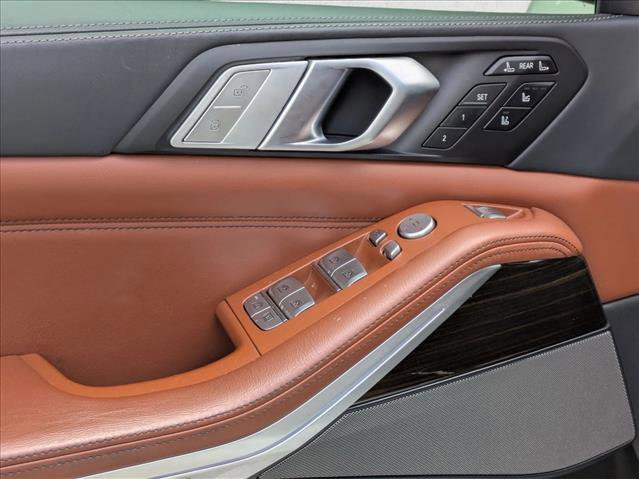 Used 2021 BMW X7 M50i w/ Dynamic Handling Package image 2