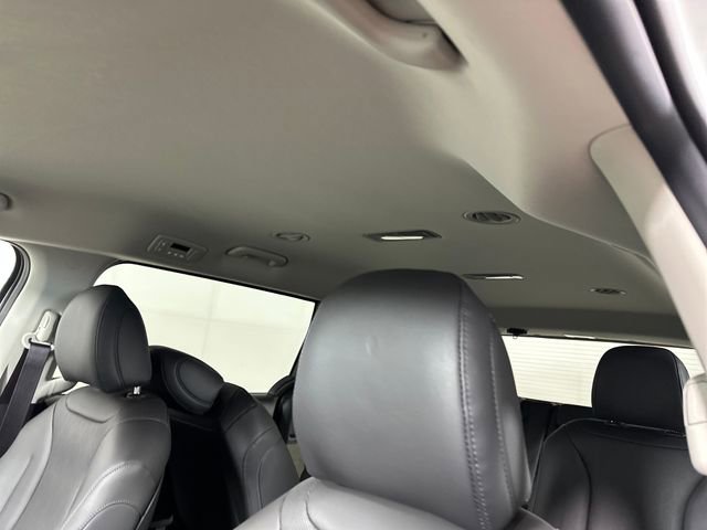 Used 2025 Kia Carnival image 12