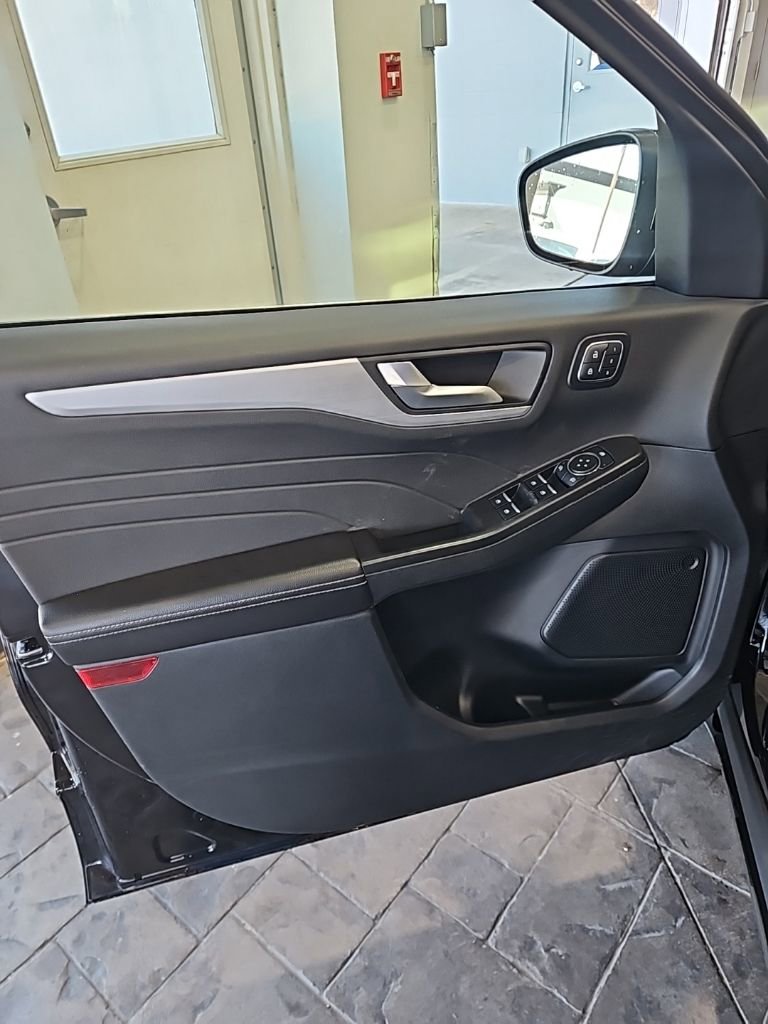 Used 2025 Ford Escape Platinum image 26