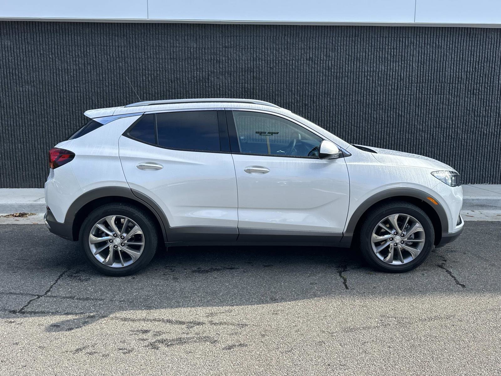 Used 2023 Buick Encore GX Essence w/ Experience Buick Package image 2