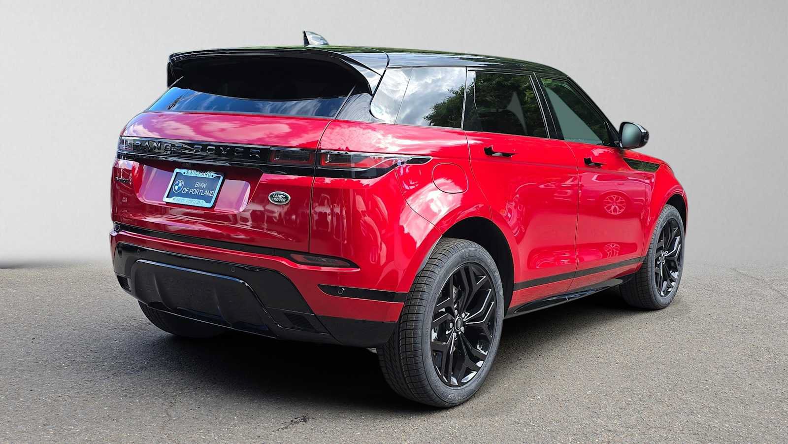 Used 2023 Land Rover Range Rover Evoque R-Dynamic SE AWD/4WD image 3