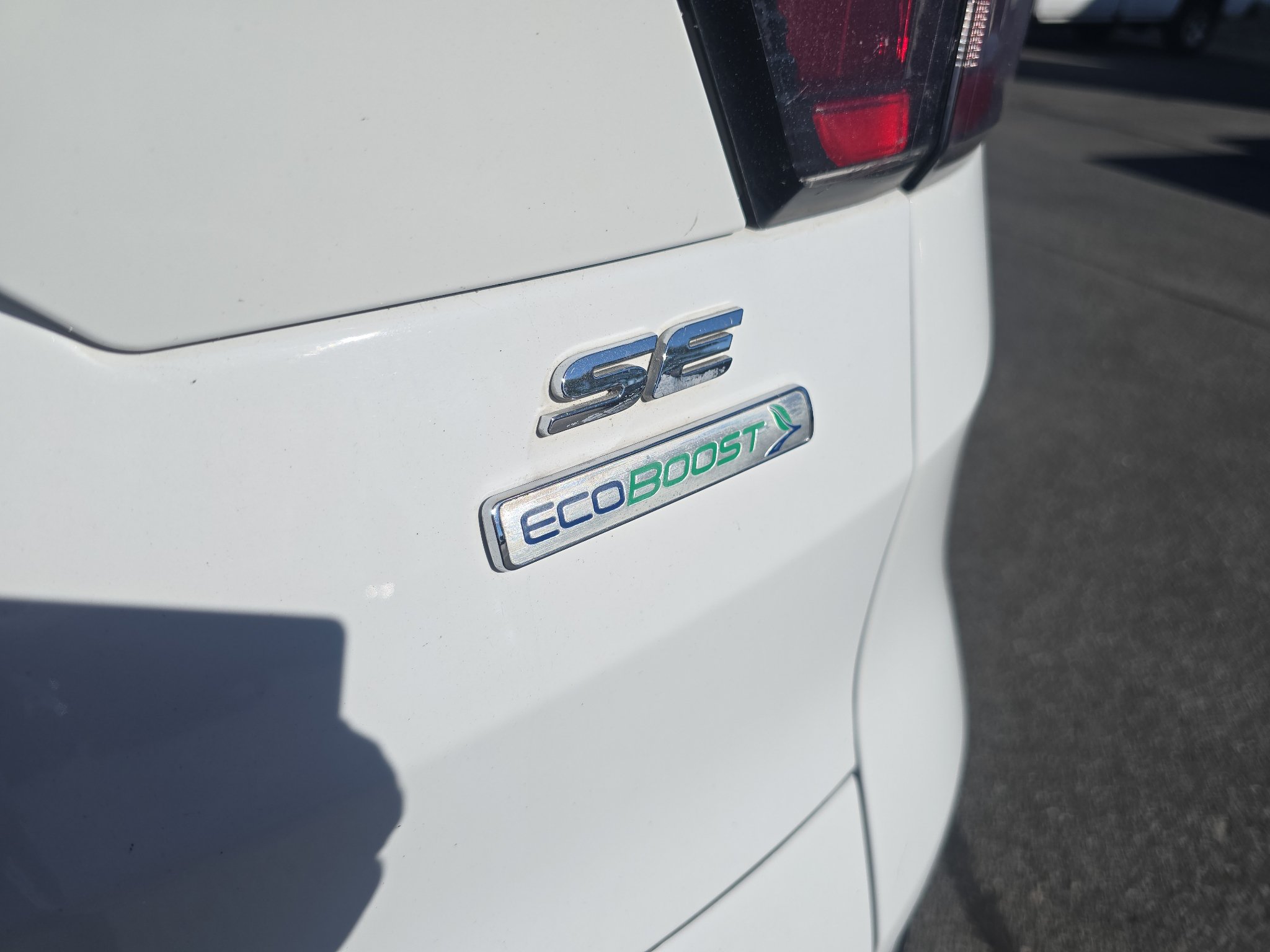 Used 2018 Ford Escape SE w/ Ford Safe & Smart Package FWD image 9
