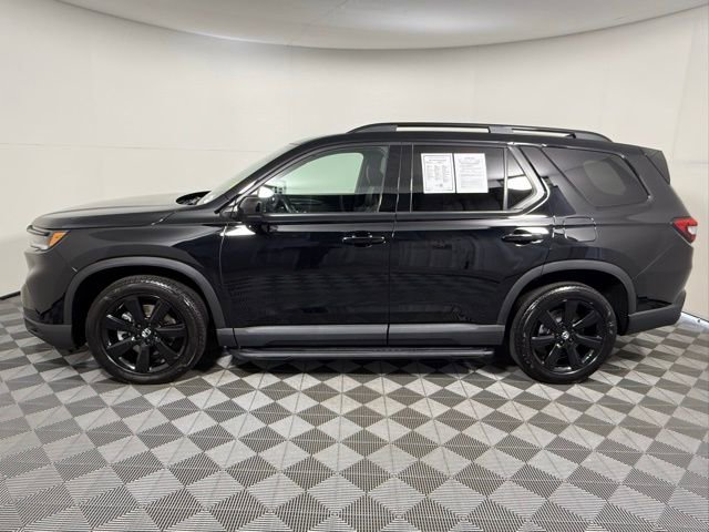 Used 2025 Honda Pilot Black Edition image 3