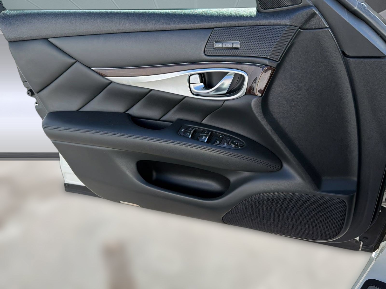 Used 2019 INFINITI Q70 Luxe RWD image 12