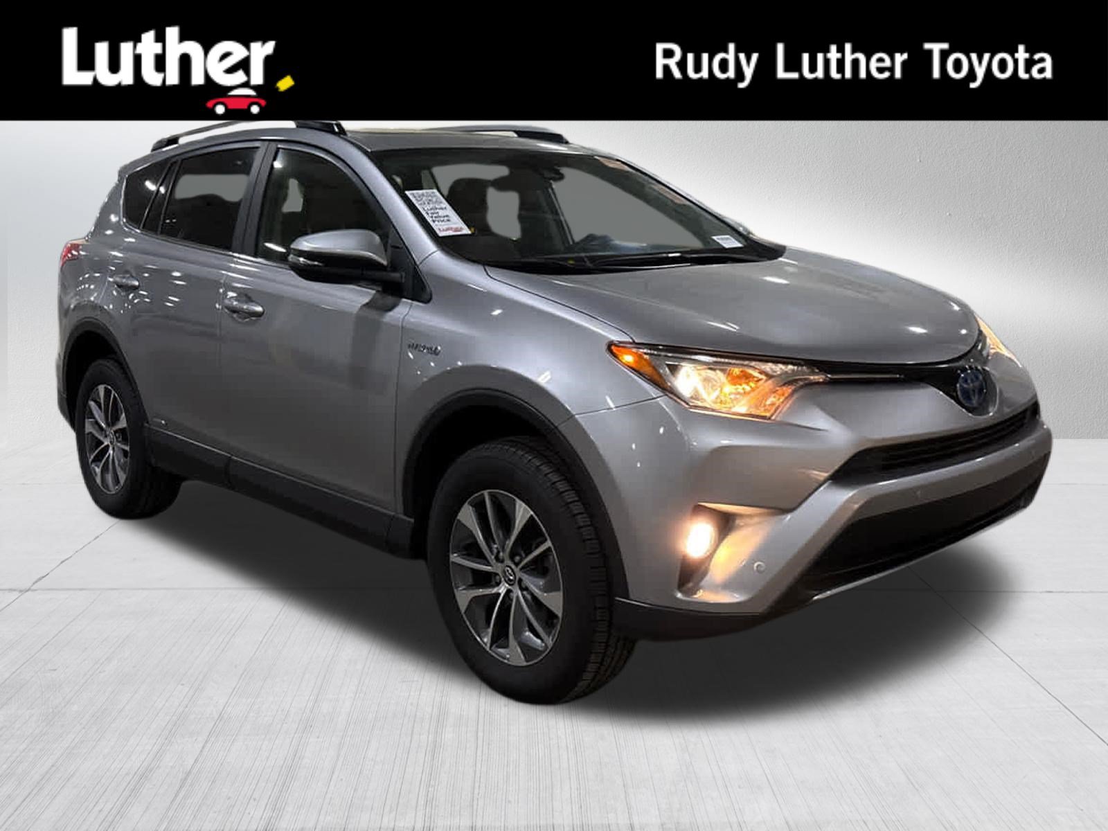 Used 2017 Toyota RAV4 XLE AWD/4WD image 1