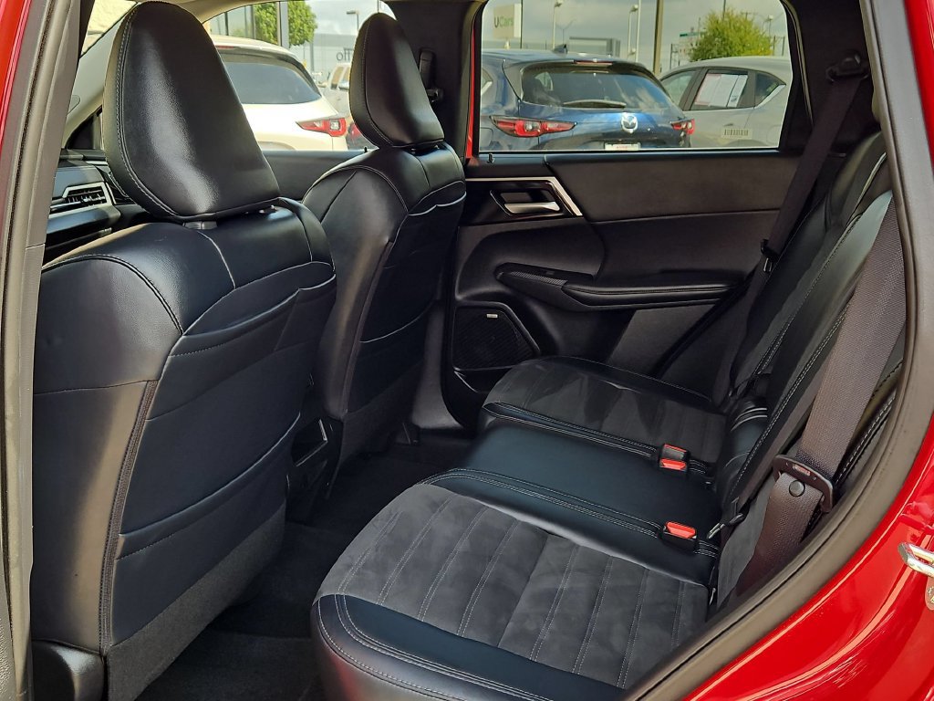 Used 2025 Mitsubishi Outlander SE AWD/4WD image 25