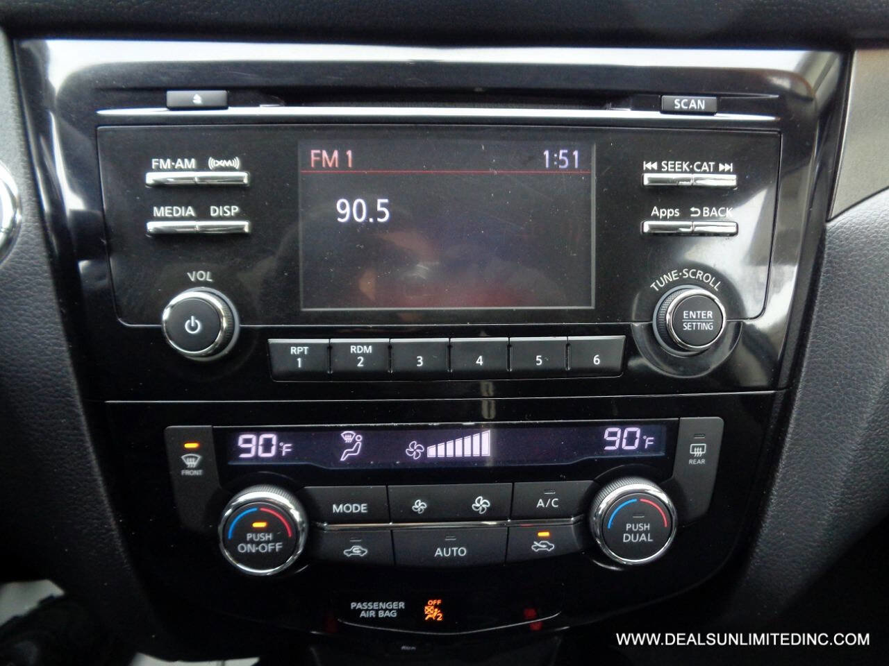 Used 2015 Nissan Rogue SV image 11